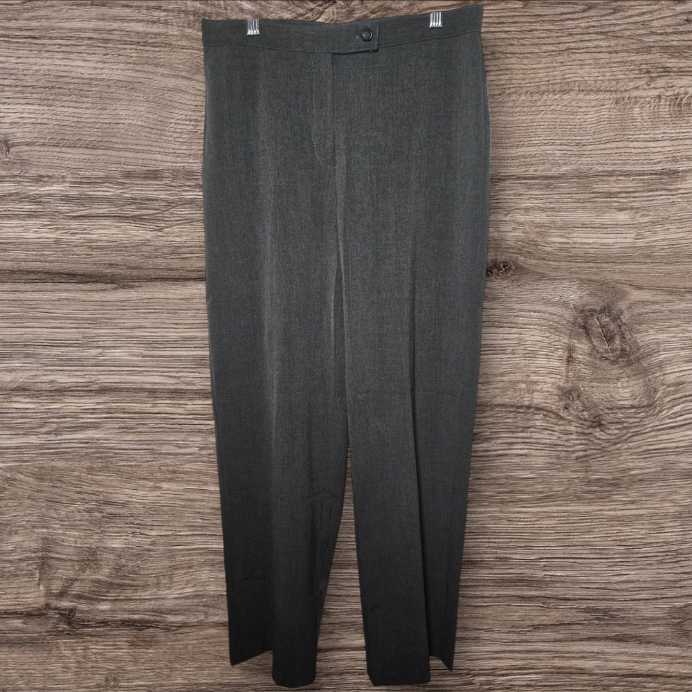 Womens Briggs New York Stretch Gray Short Pants Stylish & Comfortable Size 8